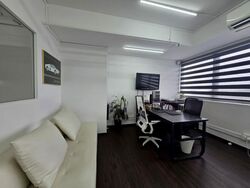 Carros Centre (D25), Factory #533328581